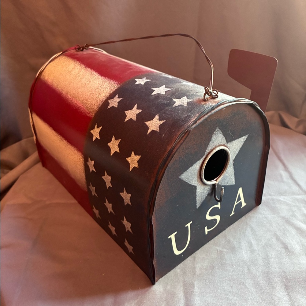 Patriotic 'I Love America' Decorative Mailbox Birdhouse - Red,White, lBlue - Picture 3 of 9